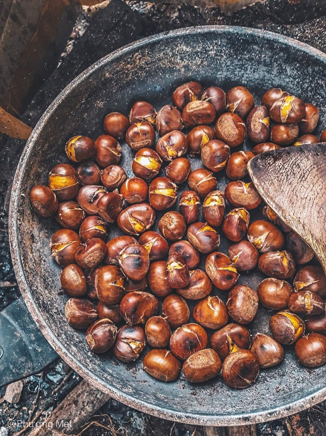 Không chỉ có ngô khoai nướng, những món mùa đông này cũng khiến các tín đồ ẩm thực Hà thành mê mẩn - Ảnh 12.