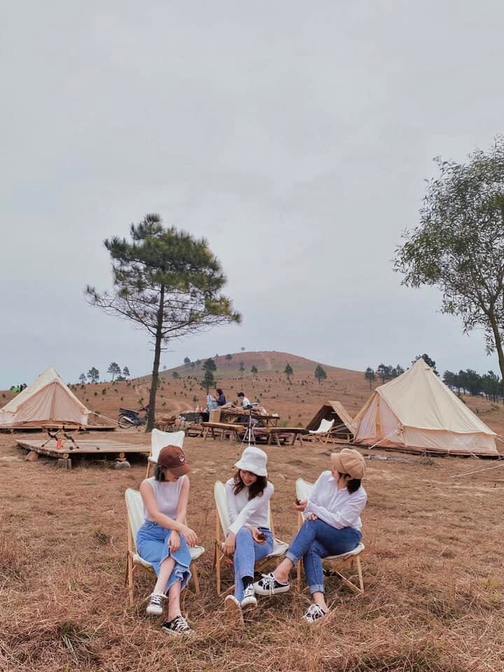 Chi phí cắm trại ở đỉnh Phượng Hoàng ngắm mùa cỏ cháy trong 2 ngày 1 đêm - Ảnh 2.