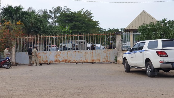 Công an khám xét một trung tâm đăng kiểm tại quận Bình Tân, TP HCM - Ảnh 2. Công an khám xét một trung tâm đăng kiểm tại quận Bình Tân, TP HCM - Ảnh 2.