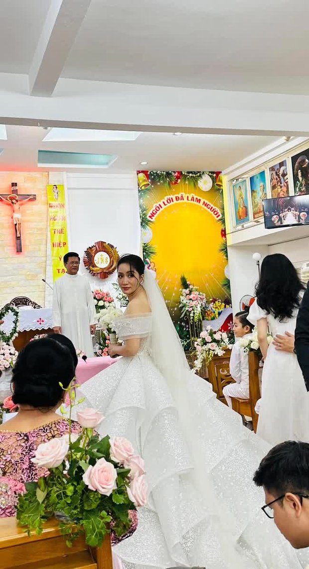 Khánh Thi - Phan Hiển tổ chức hôn lễ ở nhà thờ, hé lộ thêm loạt ảnh cưới cực xịn - Ảnh 2.