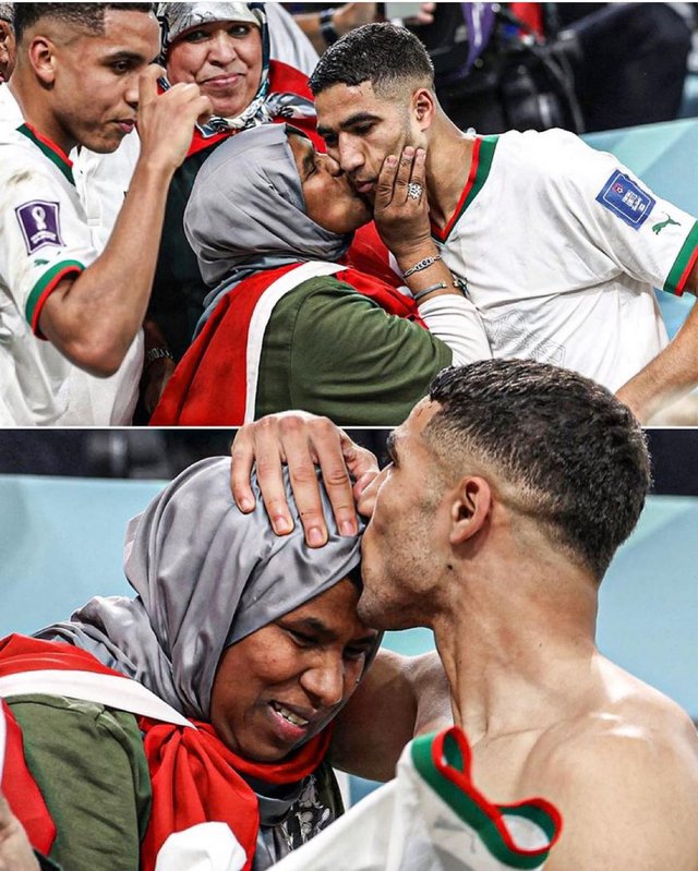 Phía sau hành trình đẹp như cổ tích của các cầu thủ Morocco tại World Cup là mẹ, là gia đình!  - Ảnh 7.