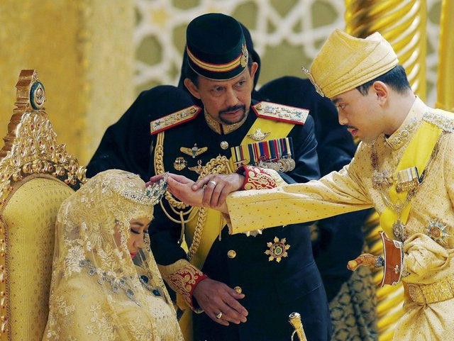 Vị vua giàu có gấp 15 lần Quốc vương Qatar: Thu nhập 100 USD/giây từ dầu mỏ, sống tại cung điện lớn nhất thế giới, từng tổ chức đua xe Ferrari vào lúc nửa đêm- Ảnh 6.