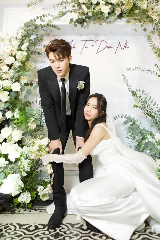 Cuộc sống tân hôn của sao Việt lên xe hoa năm 2022: Ngô Thanh Vân như hình với bóng cùng ông xã, Đỗ Mỹ Linh khiến chồng thấy áp lực - Ảnh 8.