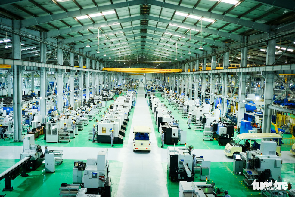 Tỉ phú Trần Bá Dương: Hãy nhìn kinh nghiệm thành công của Foxconn - Ảnh 1. Tỉ phú Trần Bá Dương: Hãy nhìn kinh nghiệm thành công của Foxconn - Ảnh 1.