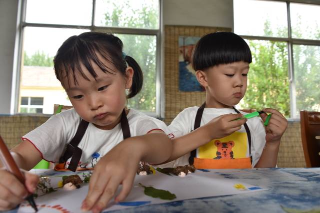 Hành động của mẹ khiến con bị bạn cô lập: Sai lầm nghiêm trọng nhưng nhiều phụ huynh thờ ơ bỏ qua - Ảnh 1.