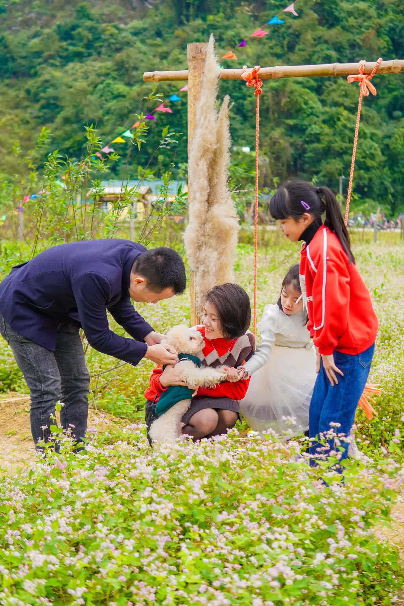 Về nơi không có mạng wifi, chỉ có lội suối, thả diều... và những khoảnh khắc yêu thương của cả gia đình - Ảnh 6.