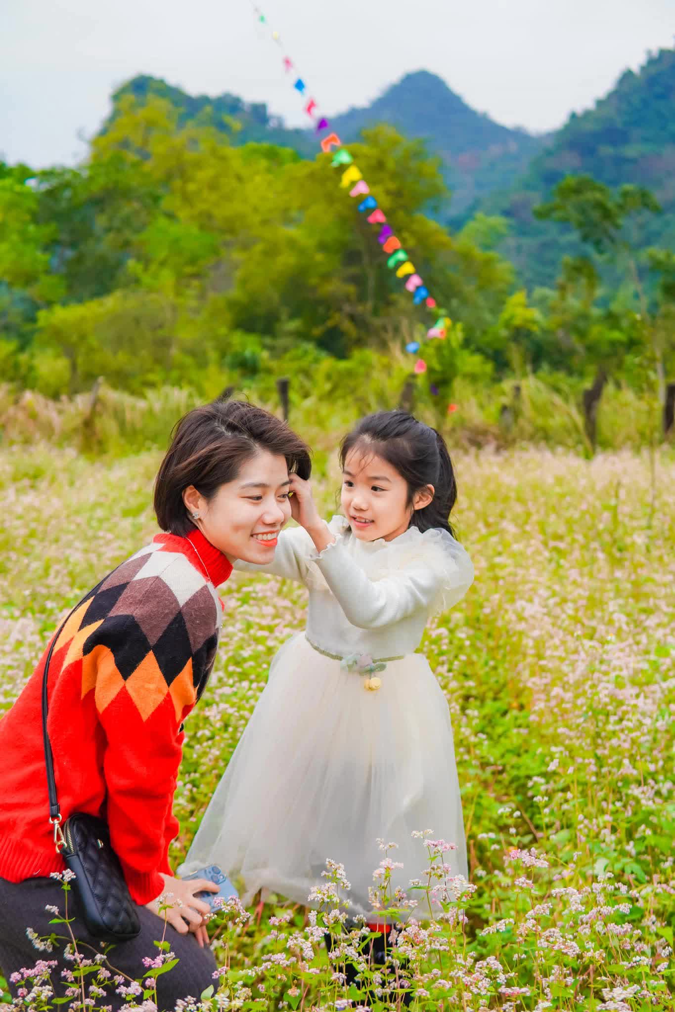 Về nơi không có mạng wifi, chỉ có lội suối, thả diều... và những khoảnh khắc yêu thương của cả gia đình - Ảnh 5.