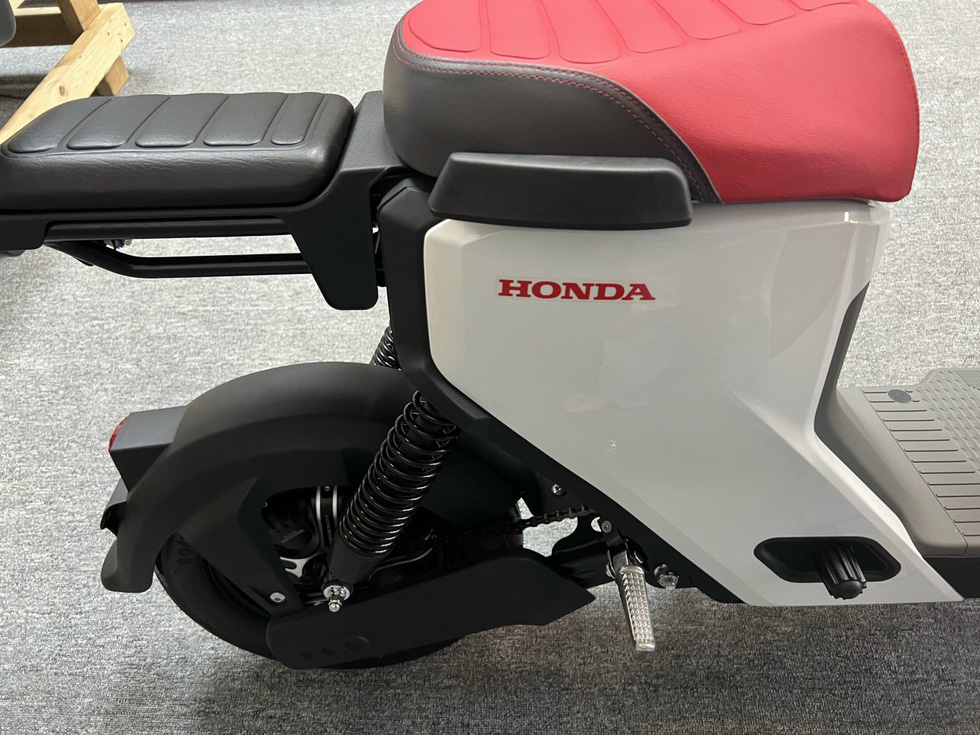 Honda Benly 110 eSP  scooter tiện dụng giá 1900 USD