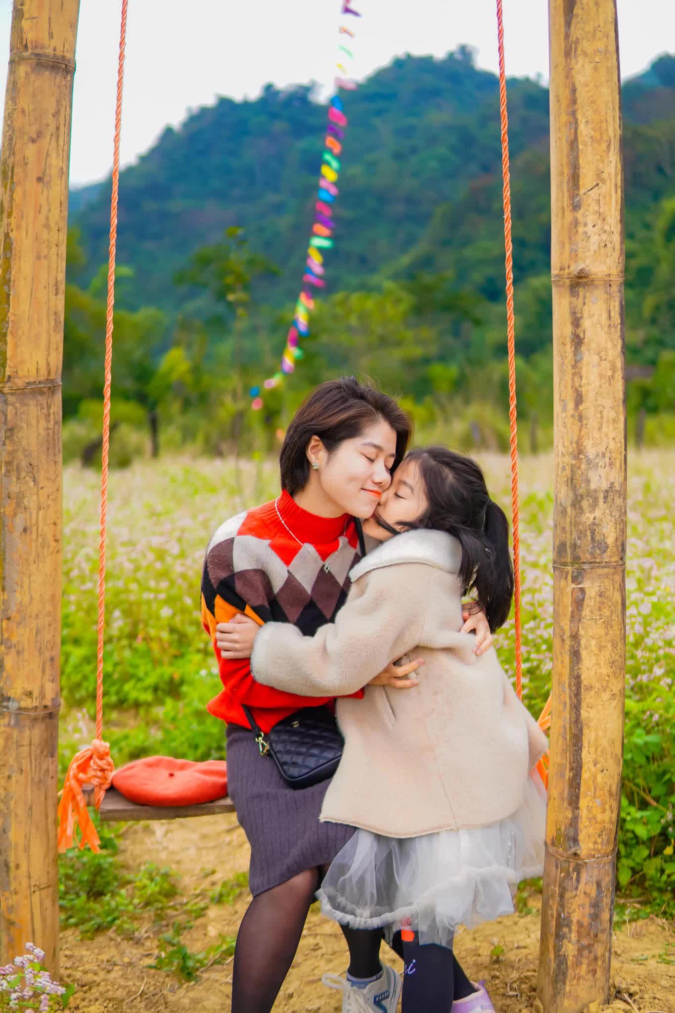 Về nơi không có mạng wifi, chỉ có lội suối, thả diều... và những khoảnh khắc yêu thương của cả gia đình - Ảnh 3.