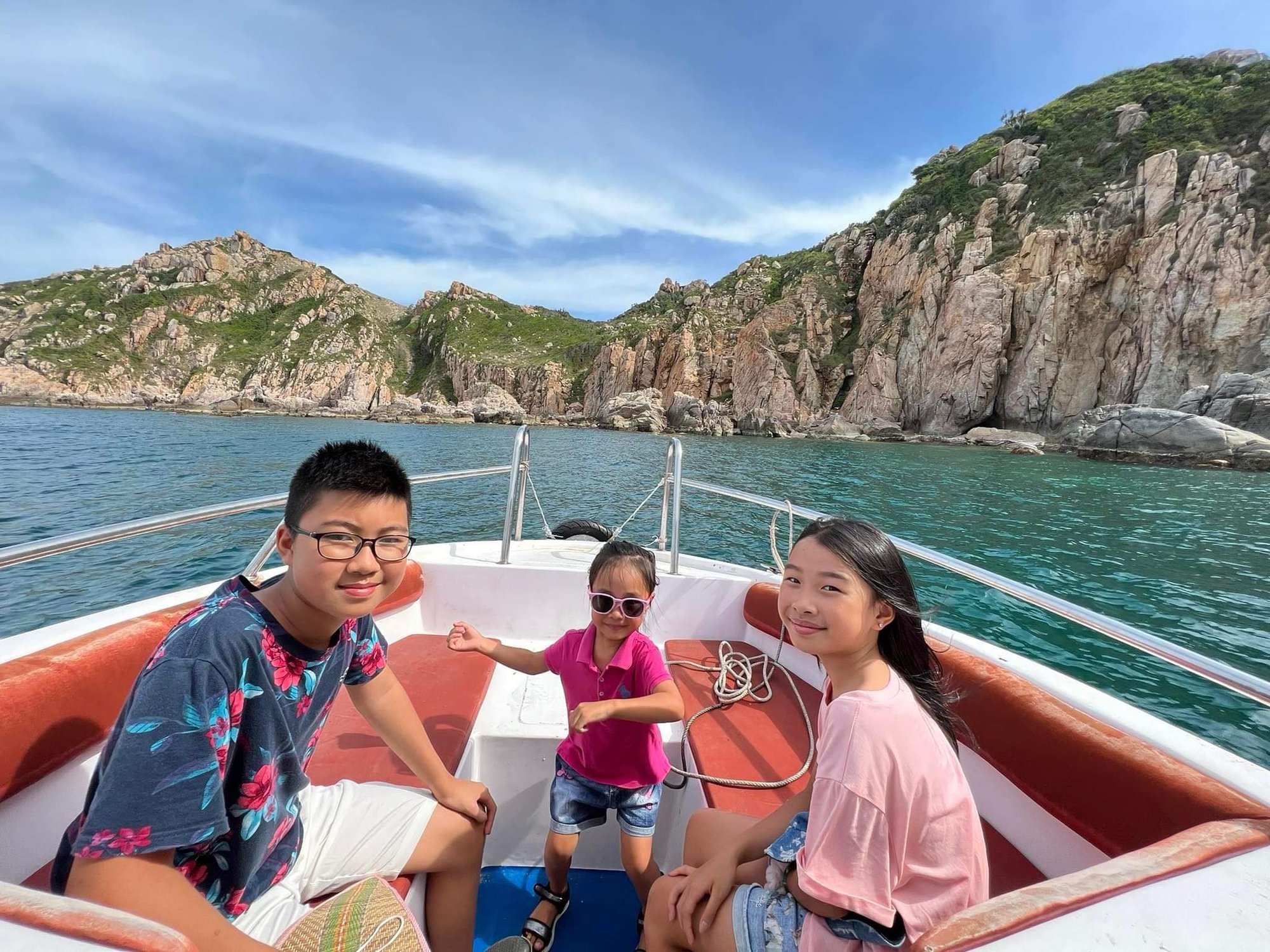 Vợ chồng Hà Nội đưa 3 con phượt xuyên Việt bằng ô tô tự lái: 30 ngày khó quên - Ảnh 1.