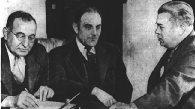 Có một siêu lừa bán luôn cả biểu tượng nước Pháp tới 2 lần mà không bị bắt, chỉ ‘gục ngã’ trước người tình - Ảnh 3. Có một siêu lừa bán luôn cả biểu tượng nước Pháp tới 2 lần mà không bị bắt, chỉ ‘gục ngã’ trước người tình - Ảnh 3.