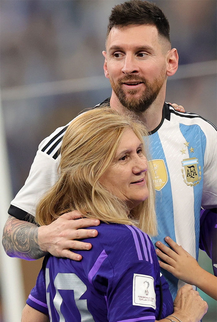 Sợi dây đỏ bí ẩn mang lại may mắn cho Messi tại World Cup cuối cùng trong  sự nghiệp