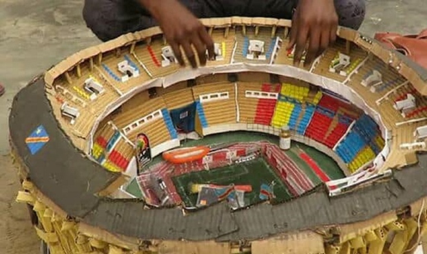 Cậu bé dùng bìa giấy làm ra mô hình sân vận động đẹp như thật gây sốt trên mạng - Ảnh 3.