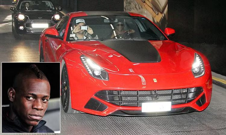 Messi, CR7 và loạt ngôi sao bóng đá là đại gia siêu xe, có mẫu trị giá tương đương căn nhà, cả thế giới chỉ tồn tại vài chiếc - Ảnh 6. Messi, CR7 và loạt ngôi sao bóng đá là đại gia siêu xe, có mẫu trị giá tương đương căn nhà, cả thế giới chỉ tồn tại vài chiếc - Ảnh 6.