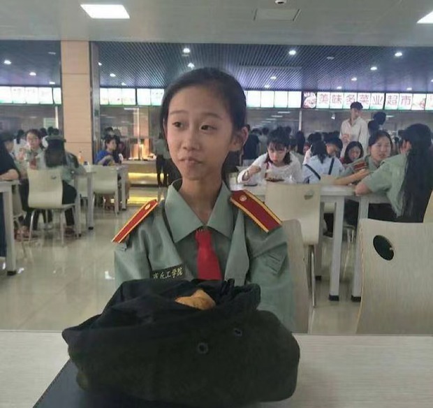  Bi kịch của thần đồng nhỏ tuổi nhất Trung Quốc: 10 tuổi đỗ ĐH nhưng tốt nghiệp không nơi nào nhận, giờ chật vật mưu sinh với mức lương 7 triệu/tháng  - Ảnh 5.