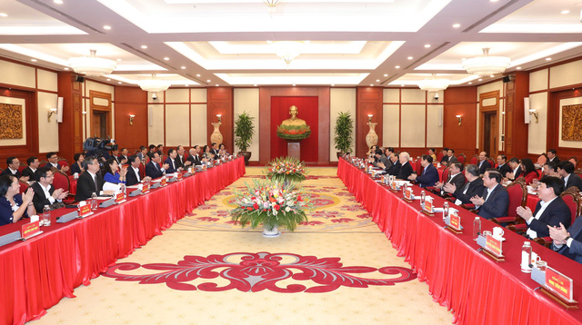 Bộ Chính trị thống nhất ban hành Nghị quyết về phương hướng, nhiệm vụ phát triển Thành phố Hồ Chí Minh - Ảnh 2.