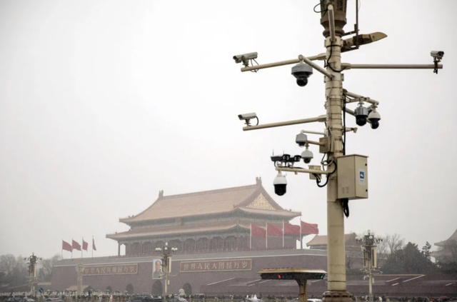 “Áo khoác tàng hình” đánh lừa công nghệ trí tuệ nhân tạo, khiến camera không nhận dạng được người hay vật - Ảnh 2.