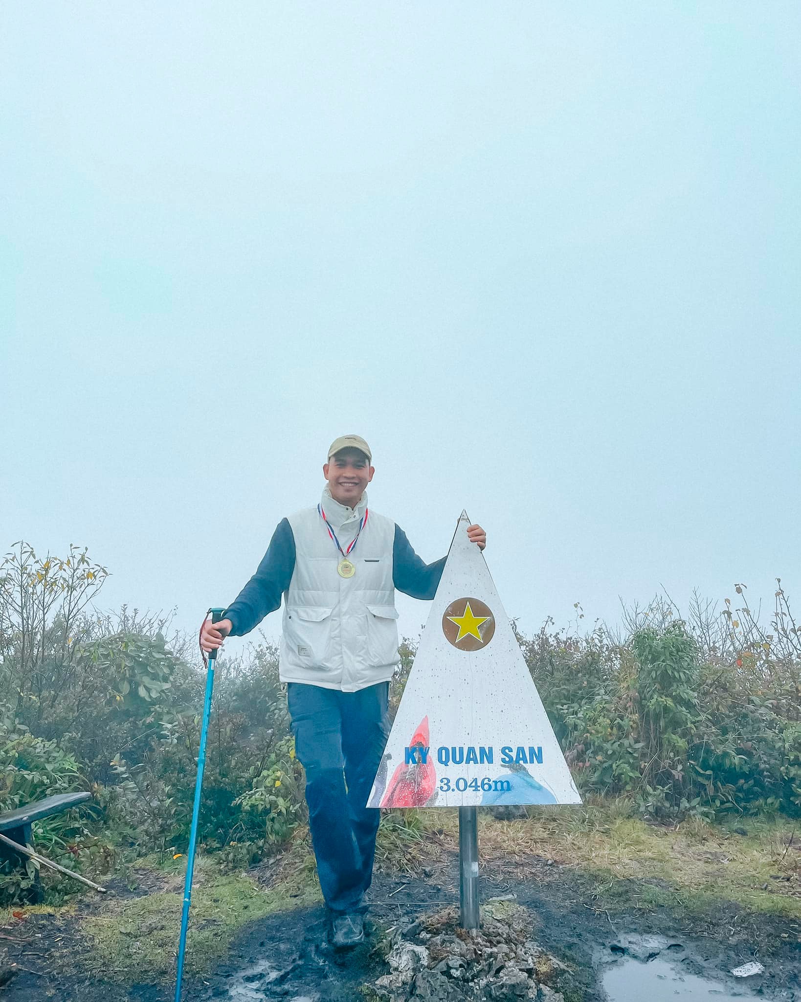 Kết thúc năm cũ, người người đổ xô đi trekking tại những cột mốc hùng vĩ từ miền Bắc đến miền Trung - Ảnh 22.