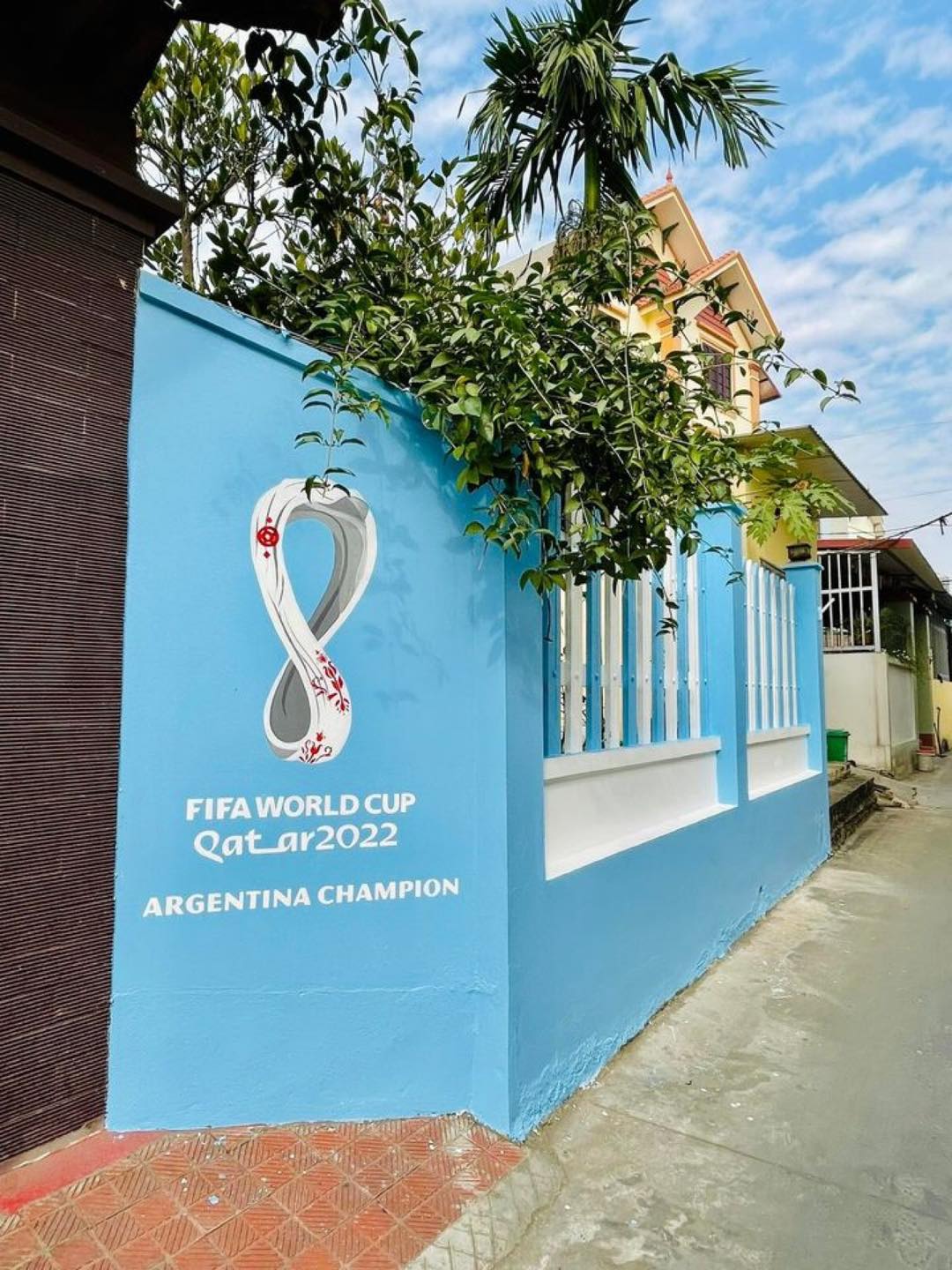 Mê Messi, chàng trai Hà Nội thay áo ngôi nhà bằng hình thần tượng, ăn mừng chiến thắng - Ảnh 6. Mê Messi, chàng trai Hà Nội thay áo ngôi nhà bằng hình thần tượng, ăn mừng chiến thắng - Ảnh 6.