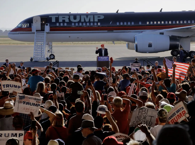 Choáng ngợp ‘lâu đài bay’ 100 triệu USD ông Donald Trump vừa tân trang - Ảnh 2.