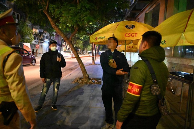 Tài xế say xỉn gây náo loạn, tự xưng là ‘Hùng đội phó cơ động’ - Ảnh 1. Tài xế say xỉn gây náo loạn, tự xưng là ‘Hùng đội phó cơ động’ - Ảnh 1.