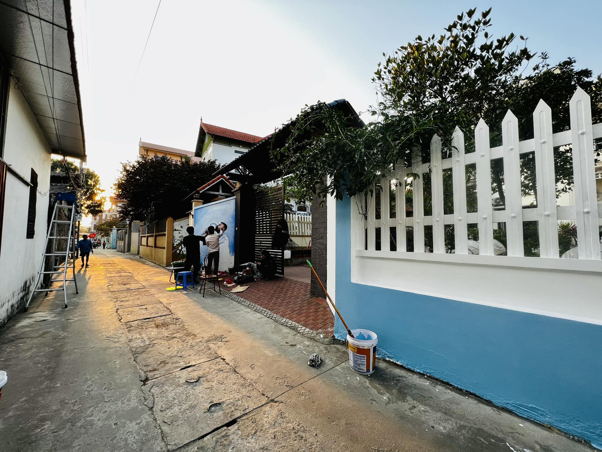 Mê Messi, chàng trai Hà Nội thay áo ngôi nhà bằng hình thần tượng, ăn mừng chiến thắng - Ảnh 3. Mê Messi, chàng trai Hà Nội thay áo ngôi nhà bằng hình thần tượng, ăn mừng chiến thắng - Ảnh 3.