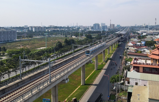  Clip, ảnh: Những hành khách đầu tiên được trải nghiệm trên tàu Metro số 1 TP.HCM - Ảnh 18.