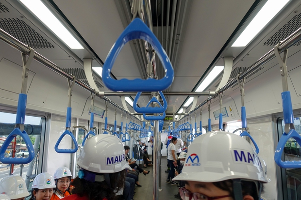  Clip, ảnh: Những hành khách đầu tiên được trải nghiệm trên tàu Metro số 1 TP.HCM - Ảnh 15.