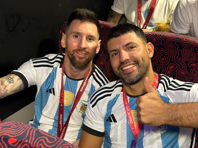 Tình bạn diệu kỳ tại World Cup 2022: Aguero là điểm tựa tinh thần cho Messi, Mbappé và Hakimi thực hiện lời hẹn đặc biệt - Ảnh 1.