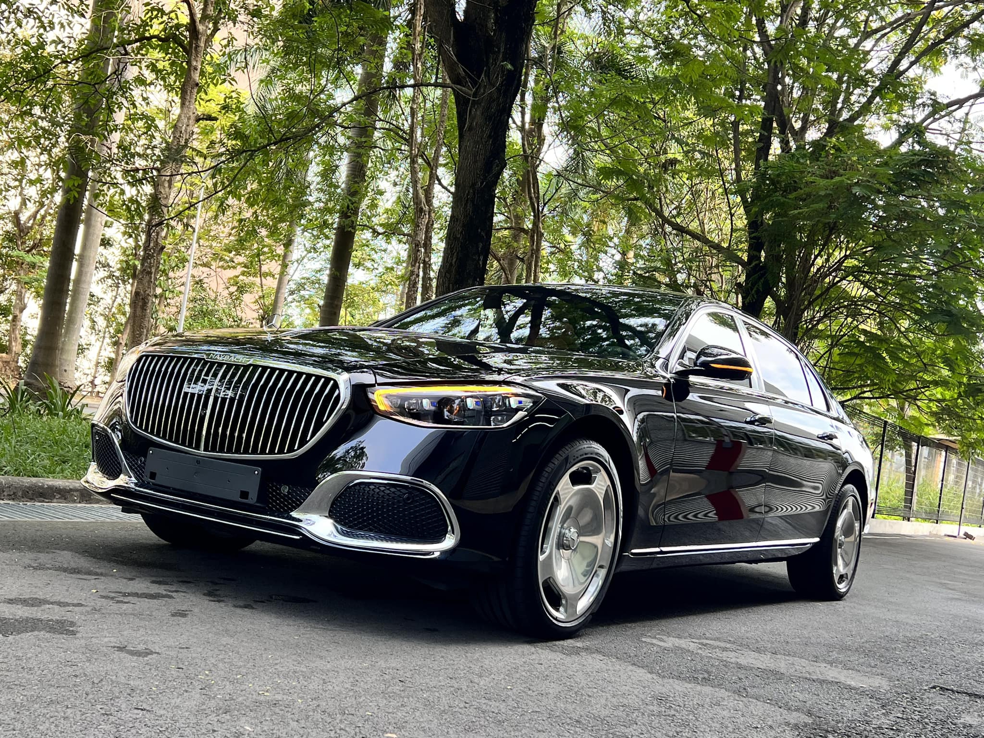 Phạm Trần Nhật Minh mua Mercedes-Maybach S 450 giá 8,2 tỷ đồng: Xe sang thứ tư được mua về trong 1 tháng - Ảnh 5.