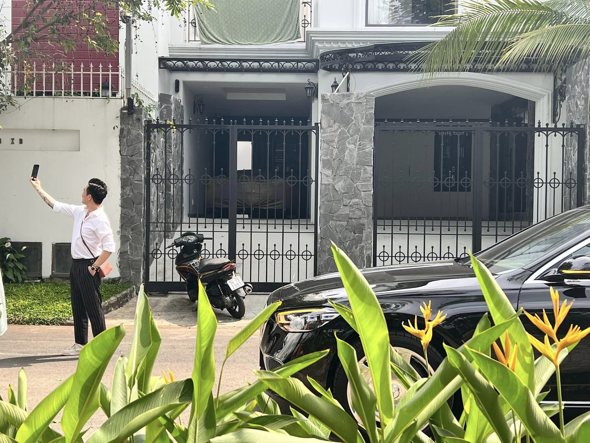 Phạm Trần Nhật Minh mua Mercedes-Maybach S 450 giá 8,2 tỷ đồng: Xe sang thứ tư được mua về trong 1 tháng - Ảnh 4.