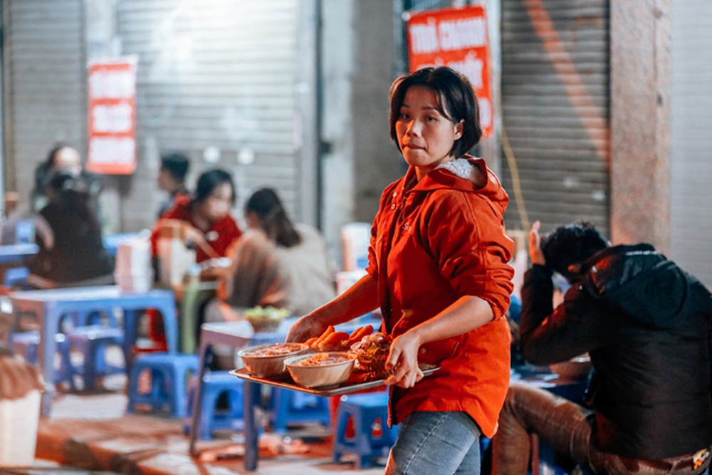 Gánh bún truyền đời cao điểm mùa đông bán 1000 bát và cái tên độc nhất vô nhị trong làng ăn đêm Hà Nội - Ảnh 6.