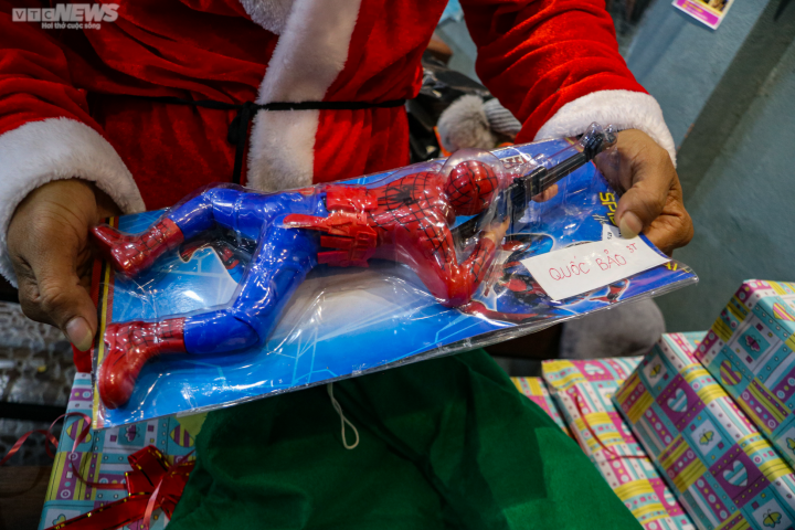 Dịch vụ ông già Noel vào mùa hốt bạc - Ảnh 13.