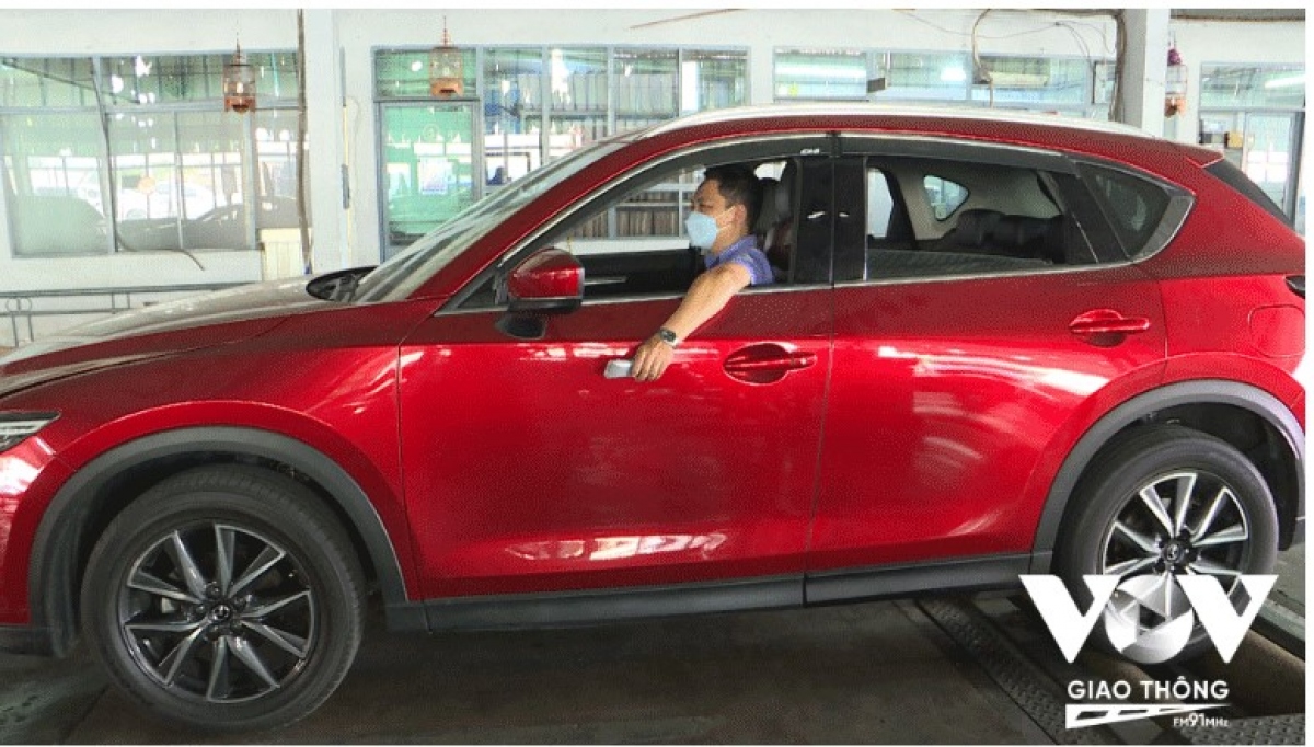 Tài xế mệt mỏi vì các trung tâm đăng kiểm quá tải - Ảnh 4.