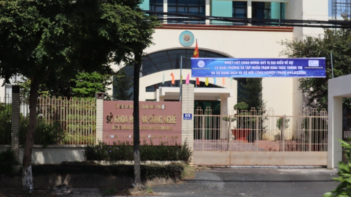 Một phó giám đốc sở ở Bình Phước xin nghỉ việc vì tinh thần mệt mỏi - Ảnh 1. Một phó giám đốc sở ở Bình Phước xin nghỉ việc vì tinh thần mệt mỏi - Ảnh 1.