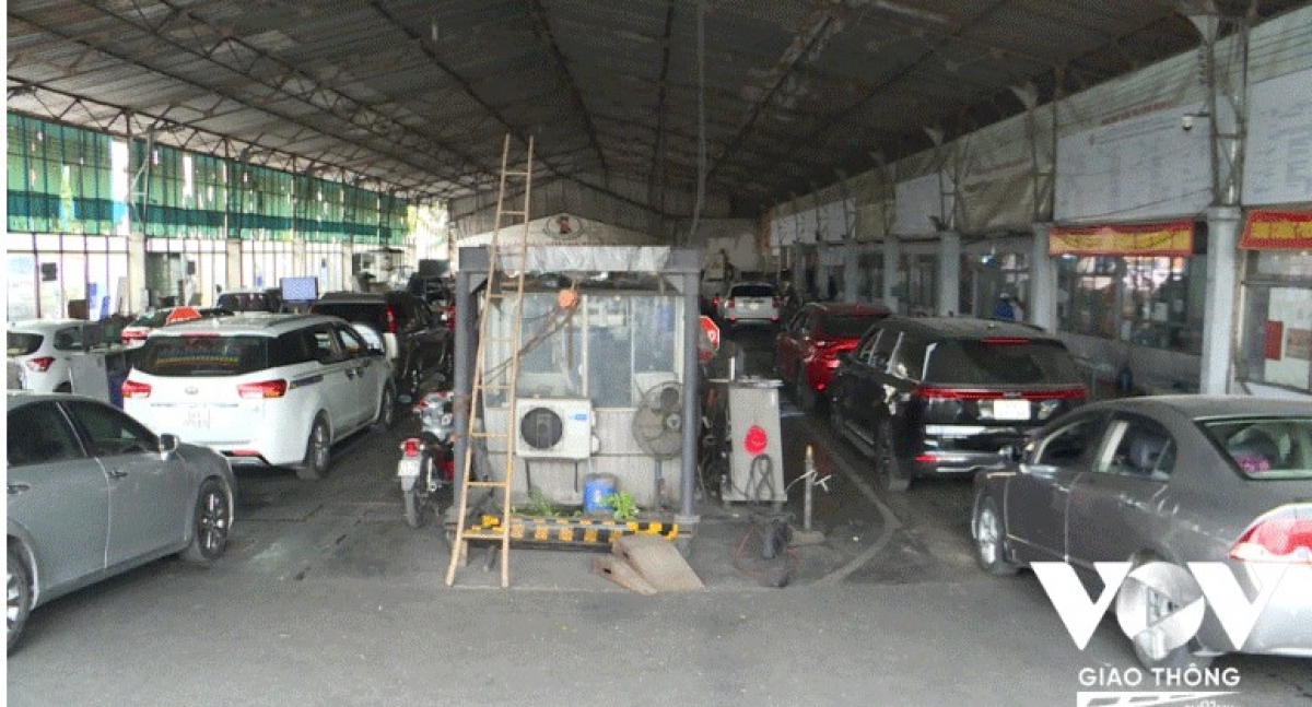Tài xế mệt mỏi vì các trung tâm đăng kiểm quá tải - Ảnh 2.