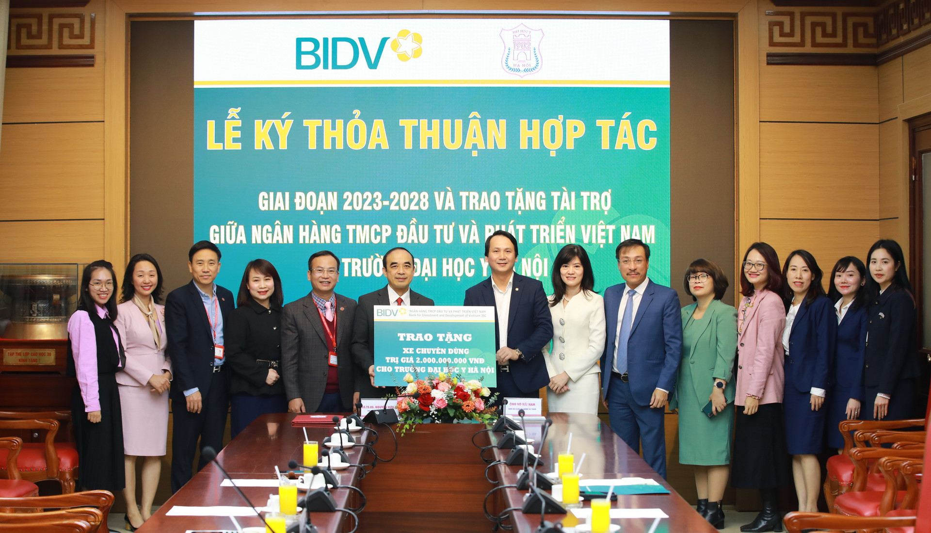 BIDV và Trường Đại học Y Hà Nội ký kết Thỏa thuận hợp tác giai đoạn 2023-2028 và trao tài trợ - Ảnh 2. BIDV và Trường Đại học Y Hà Nội ký kết Thỏa thuận hợp tác giai đoạn 2023-2028 và trao tài trợ - Ảnh 2.