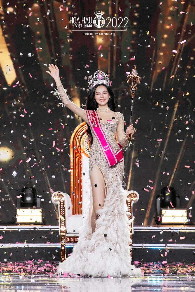  Tác giả bộ đầm dạ hội cho tân Hoa hậu Thanh Thủy bật mí ý nghĩa ẩn sâu trong thiết kế - Ảnh 1.