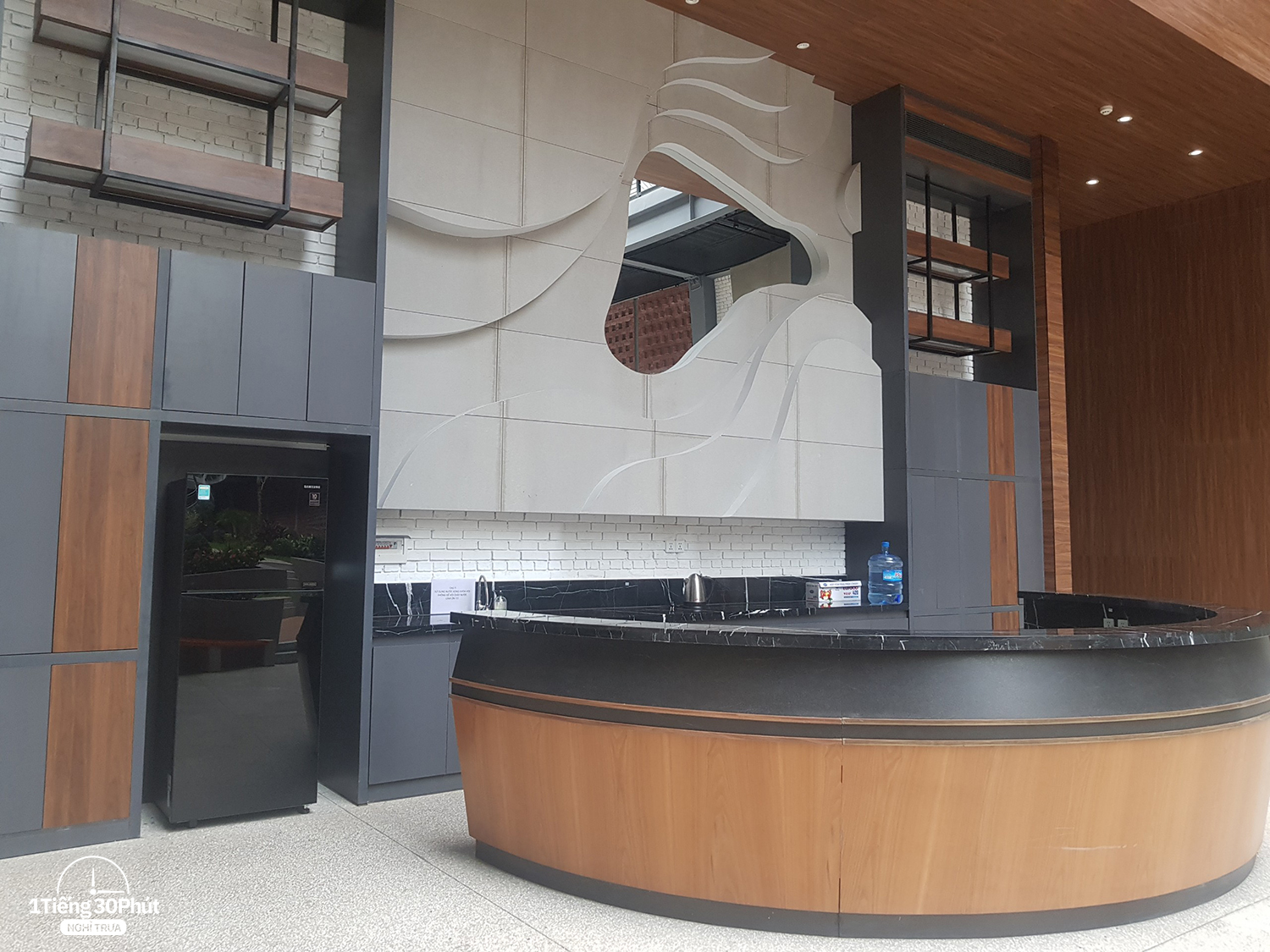 Công ty có khuôn viên như resort cao cấp với căng tin phục vụ ăn trưa miễn phí cho toàn bộ nhân viên - Ảnh 9.