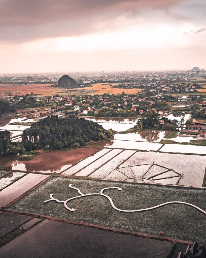 Hang Múa: Điểm đến tuyệt đẹp bạn trẻ không thể bỏ lỡ dịp nghỉ Tết Dương lịch - Ảnh 1. Hang Múa: Điểm đến tuyệt đẹp bạn trẻ không thể bỏ lỡ dịp nghỉ Tết Dương lịch - Ảnh 1.