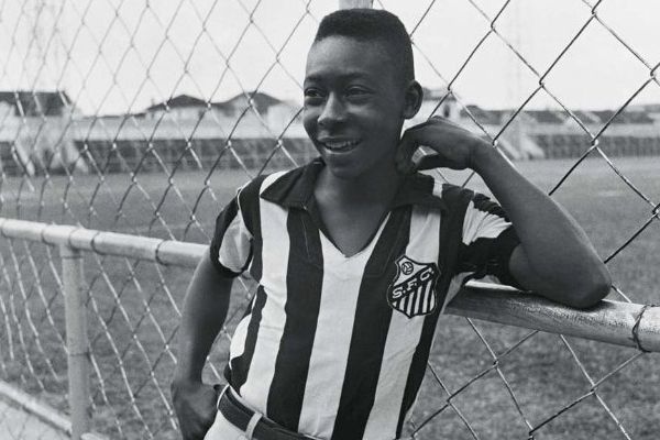  Vì sao Pele là cầu thủ duy nhất được gọi Vua bóng đá? - Ảnh 2.