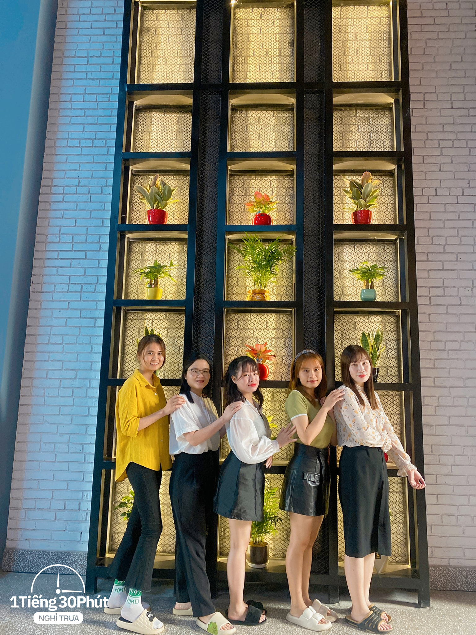 Công ty có khuôn viên như resort cao cấp với căng tin phục vụ ăn trưa miễn phí cho toàn bộ nhân viên - Ảnh 18.