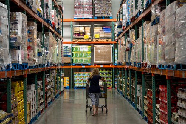 Tuyệt chiêu kinh doanh của chuỗi siêu thị Mỹ Costco: Bán hàng chỉ là phụ, bán thẻ thành viên mới chính, thu tỷ USD mỗi năm mà không cần làm gì cả - Ảnh 2.