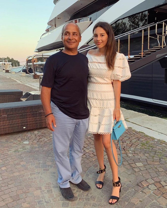 Gây sốt khi kết hôn ngay khi vừa tròn 18 tuổi, cuộc sống của ái nữ sinh ra đã “ngậm thìa vàng” nhà tỷ phú Nga bây giờ ra sao? - Ảnh 2.