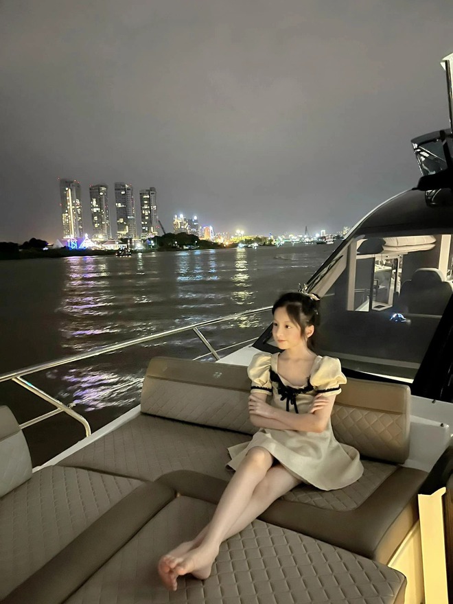 Những lần du lịch của gia đình Đoàn Di Băng khiến dân mạng tròn mắt vì độ xa xỉ - Ảnh 2.