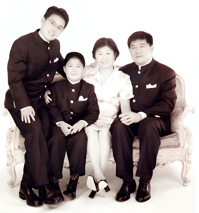 Cuộc đời choáng ngợp của Bà hoàng giấy: Từ thu mua phế liệu trở thành người phụ nữ giàu nhất Trung Quốc - Ảnh 5.