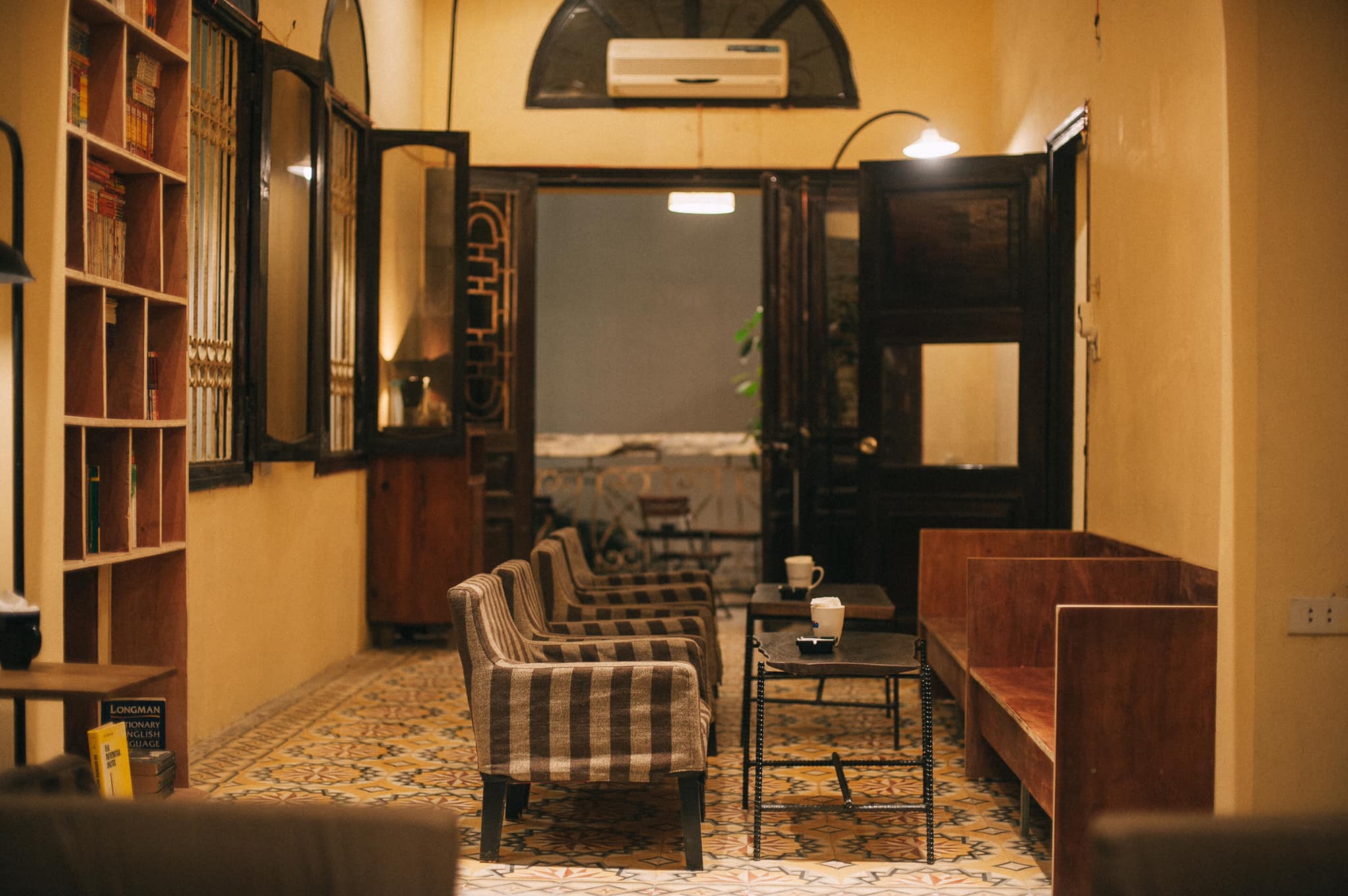 Sống chậm tại 3 quán cà phê yên bình nấp trong các ngôi biệt thự cổ Hà Nội - Ảnh 17.