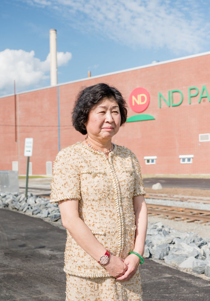 Cuộc đời choáng ngợp của Bà hoàng giấy: Từ thu mua phế liệu trở thành người phụ nữ giàu nhất Trung Quốc - Ảnh 3.