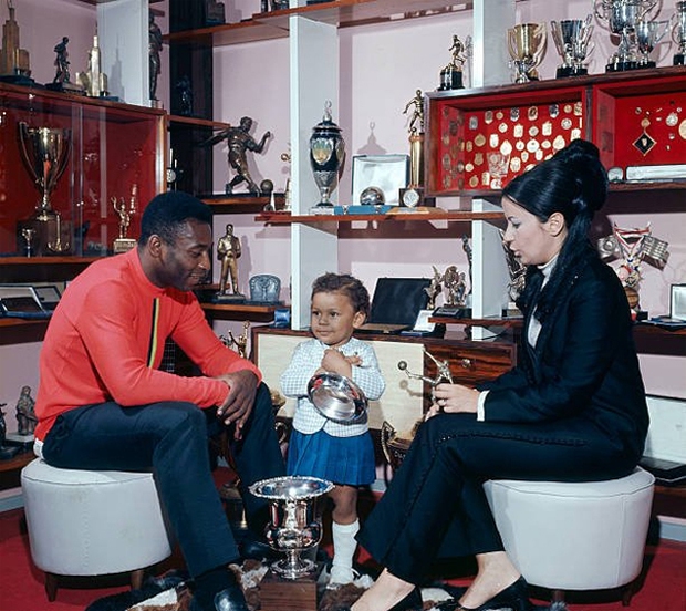  Chuyện tình trường của Vua bóng đá Pele: Cưới vợ nhờ những câu chuyện trong thang máy - Ảnh 4.