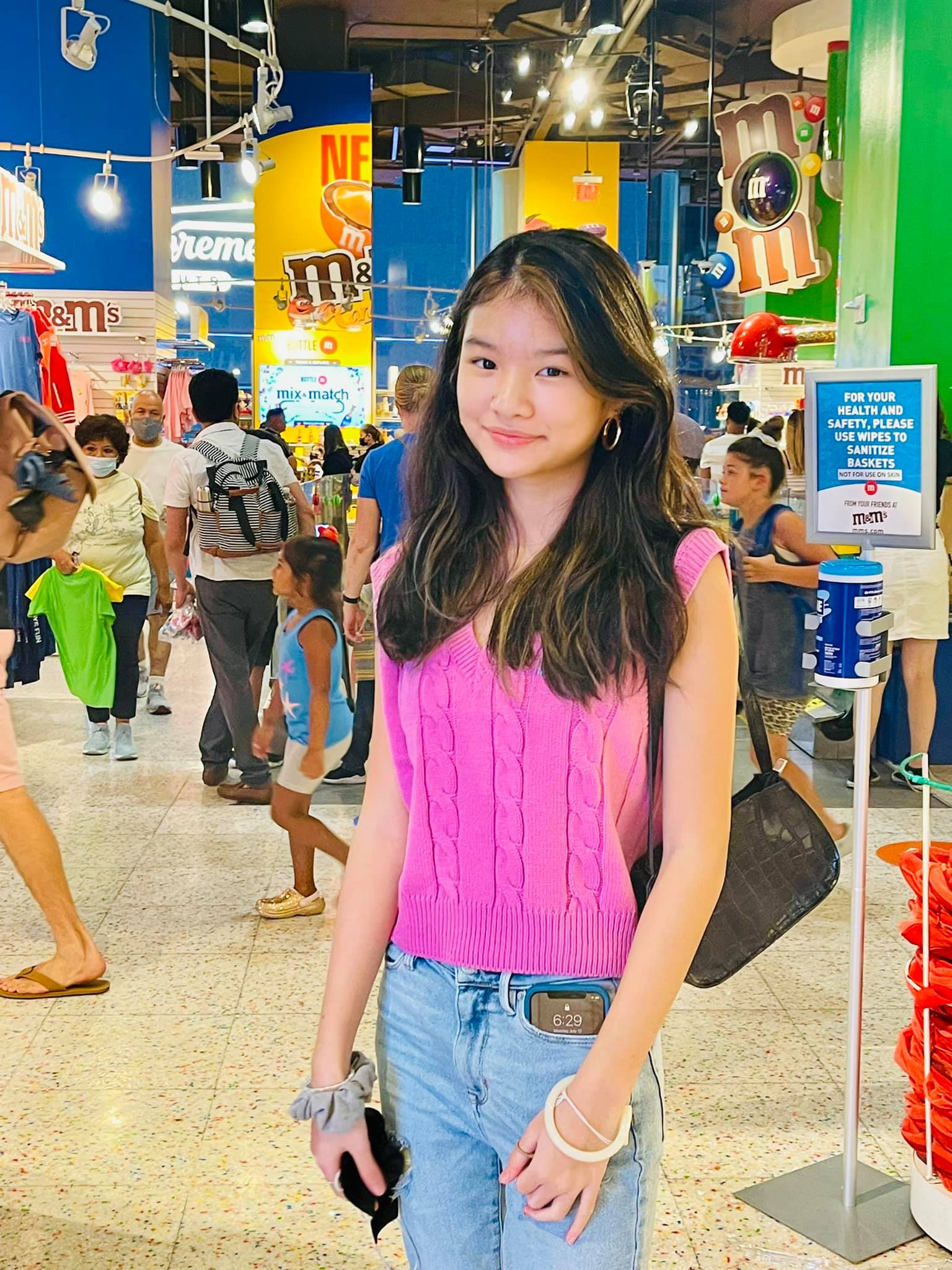 Ái nữ của Trương Ngọc Ánh sở hữu chiều cao nổi trội, cuộc sống đáng mơ ước ở tuổi 14 - Ảnh 3.